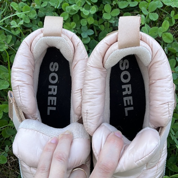 Sorel puffy “out n about” sneakers - Picture 2 of 4